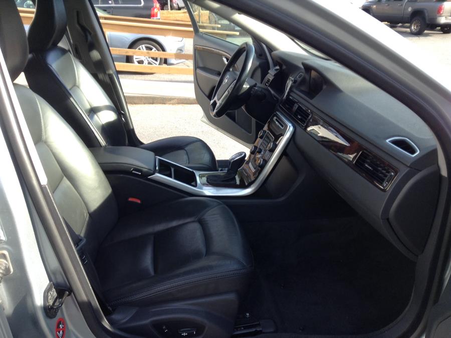 Used Volvo XC70 AWD 4dr Wgn 3.2L Premier PZEV 2013 | Eurocars Plus. Groton, Connecticut Used Volvo XC70 AWD 4dr Wgn 3.2L Premier PZEV 2013 | Eurocars Plus. Groton, Connecticut