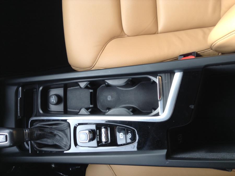 Used Volvo XC60 T6 AWD Momentum 2018 | Eurocars Plus. Groton, Connecticut Used Volvo XC60 T6 AWD Momentum 2018 | Eurocars Plus. Groton, Connecticut