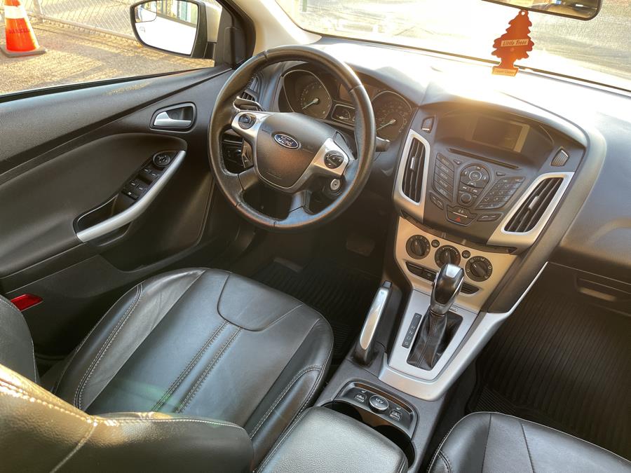 2014 Ford Focus 4dr Sdn SE, available for sale in Bronx, New York | New York Motors Group Solutions LLC. Bronx, New York 2014 Ford Focus 4dr Sdn SE, available for sale in Bronx, New York | New York Motors Group Solutions LLC. Bronx, New York