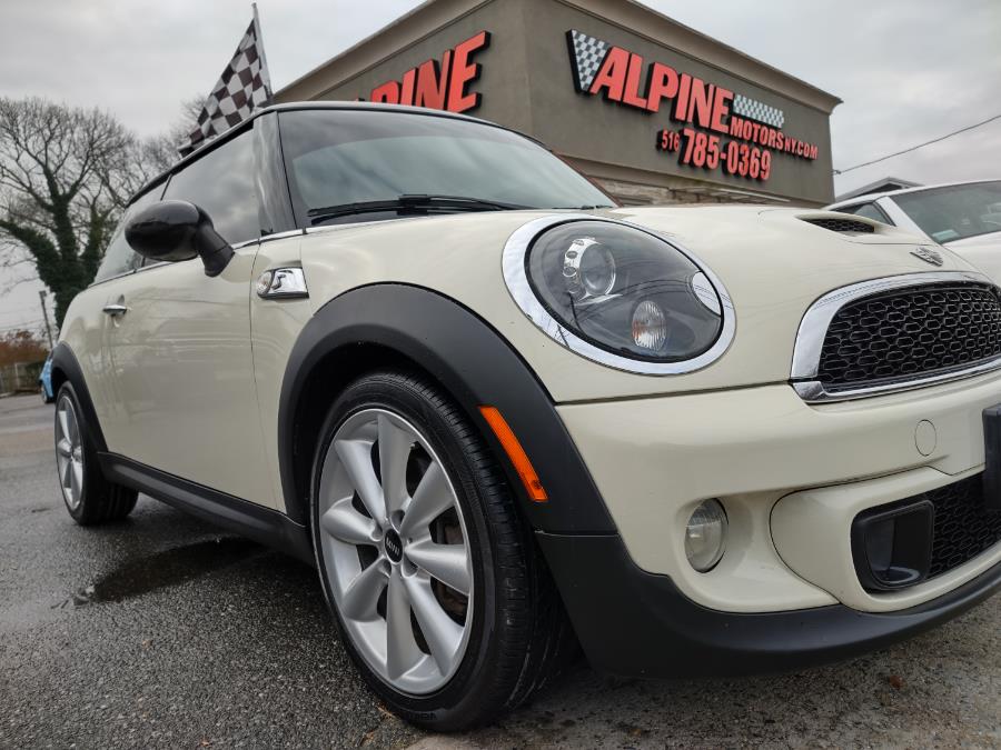 Used MINI Cooper Hardtop 2dr Cpe S 2013 | Alpine Motors Inc. Wantagh, New York Used MINI Cooper Hardtop 2dr Cpe S 2013 | Alpine Motors Inc. Wantagh, New York