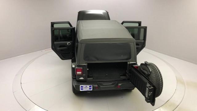 2018 Jeep Wrangler Unlimited Sahara 4x4, available for sale in Naugatuck, Connecticut | J&M Automotive Sls&Svc LLC. Naugatuck, Connecticut 2018 Jeep Wrangler Unlimited Sahara 4x4, available for sale in Naugatuck, Connecticut | J&M Automotive Sls&Svc LLC. Naugatuck, Connecticut