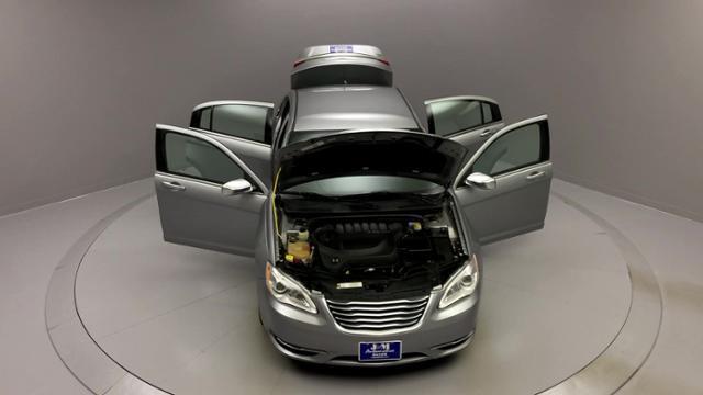 Used Chrysler 200 4dr Sdn Limited 2013 | J&M Automotive Sls&Svc LLC. Naugatuck, Connecticut Used Chrysler 200 4dr Sdn Limited 2013 | J&M Automotive Sls&Svc LLC. Naugatuck, Connecticut