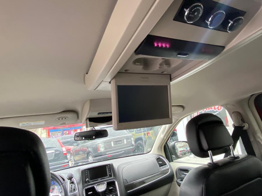 Used Chrysler Town & Country 4dr Wgn Touring 2015 | CT Auto. Bridgeport, Connecticut Used Chrysler Town & Country 4dr Wgn Touring 2015 | CT Auto. Bridgeport, Connecticut