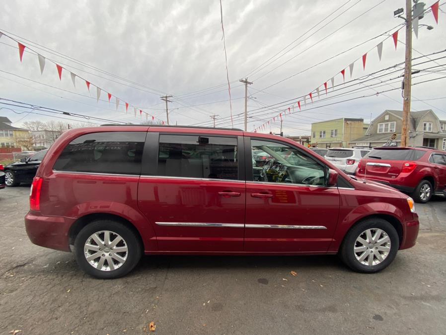 Used Chrysler Town & Country 4dr Wgn Touring 2015 | CT Auto. Bridgeport, Connecticut Used Chrysler Town & Country 4dr Wgn Touring 2015 | CT Auto. Bridgeport, Connecticut
