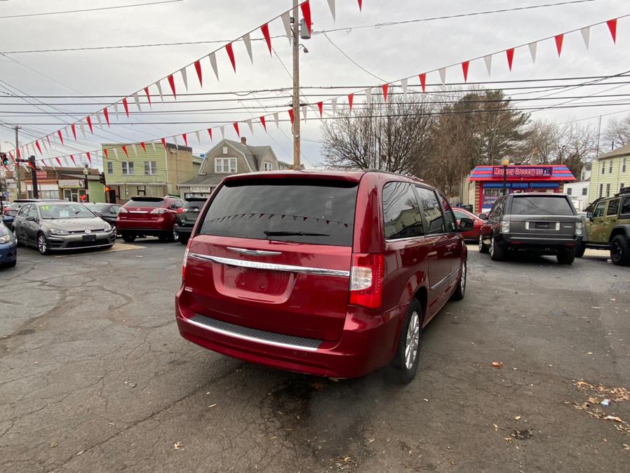Used Chrysler Town & Country 4dr Wgn Touring 2015 | CT Auto. Bridgeport, Connecticut Used Chrysler Town & Country 4dr Wgn Touring 2015 | CT Auto. Bridgeport, Connecticut