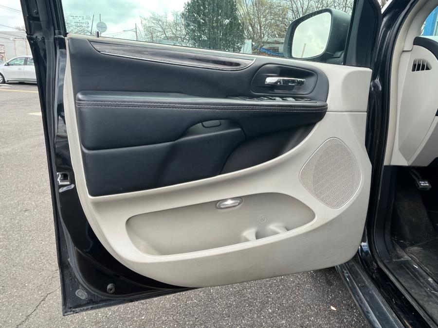 Used Chrysler Town & Country 4dr Wgn Touring 2016 | Sunrise Auto Sales. Rosedale, New York Used Chrysler Town & Country 4dr Wgn Touring 2016 | Sunrise Auto Sales. Rosedale, New York
