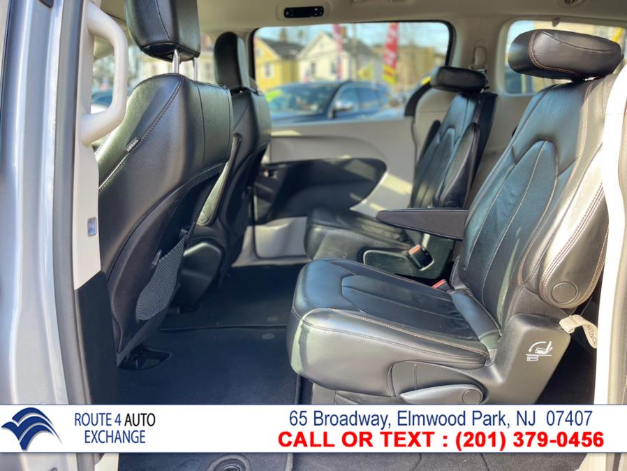 Used Chrysler Pacifica Touring-L FWD 2017 | Route 4 Auto Exchange. Elmwood Park, New Jersey Used Chrysler Pacifica Touring-L FWD 2017 | Route 4 Auto Exchange. Elmwood Park, New Jersey