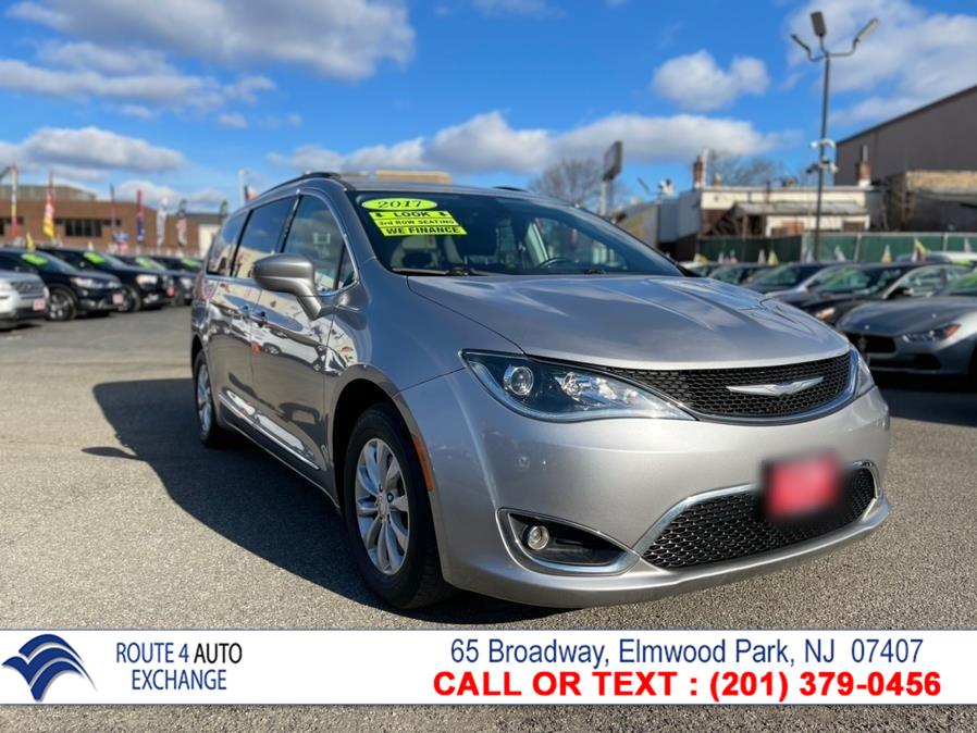 Used Chrysler Pacifica Touring-L FWD 2017 | Route 4 Auto Exchange. Elmwood Park, New Jersey Used Chrysler Pacifica Touring-L FWD 2017 | Route 4 Auto Exchange. Elmwood Park, New Jersey