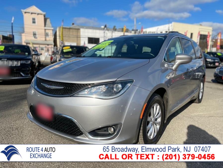 Used Chrysler Pacifica Touring-L FWD 2017 | Route 4 Auto Exchange. Elmwood Park, New Jersey Used Chrysler Pacifica Touring-L FWD 2017 | Route 4 Auto Exchange. Elmwood Park, New Jersey