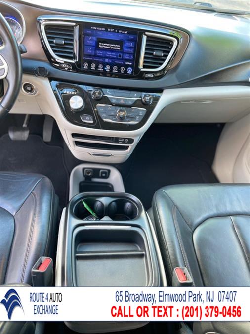 Used Chrysler Pacifica Touring-L FWD 2017 | Route 4 Auto Exchange. Elmwood Park, New Jersey Used Chrysler Pacifica Touring-L FWD 2017 | Route 4 Auto Exchange. Elmwood Park, New Jersey