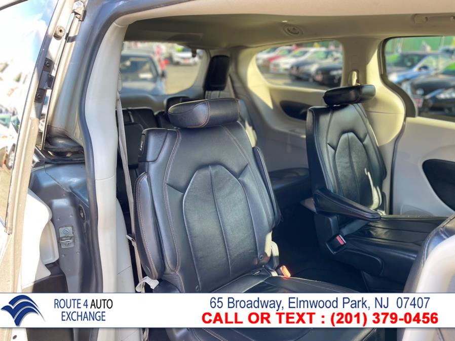 Used Chrysler Pacifica Touring-L FWD 2017 | Route 4 Auto Exchange. Elmwood Park, New Jersey Used Chrysler Pacifica Touring-L FWD 2017 | Route 4 Auto Exchange. Elmwood Park, New Jersey