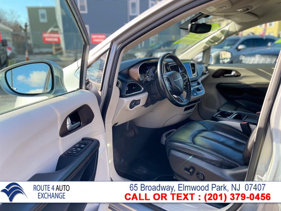 Used Chrysler Pacifica Touring-L FWD 2017 | Route 4 Auto Exchange. Elmwood Park, New Jersey Used Chrysler Pacifica Touring-L FWD 2017 | Route 4 Auto Exchange. Elmwood Park, New Jersey