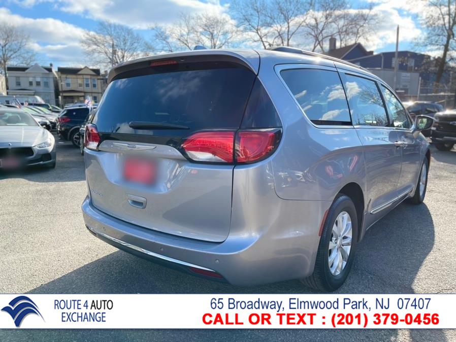 Used Chrysler Pacifica Touring-L FWD 2017 | Route 4 Auto Exchange. Elmwood Park, New Jersey Used Chrysler Pacifica Touring-L FWD 2017 | Route 4 Auto Exchange. Elmwood Park, New Jersey