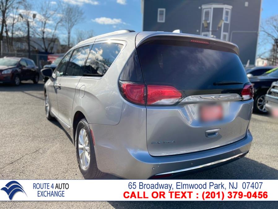 Used Chrysler Pacifica Touring-L FWD 2017 | Route 4 Auto Exchange. Elmwood Park, New Jersey Used Chrysler Pacifica Touring-L FWD 2017 | Route 4 Auto Exchange. Elmwood Park, New Jersey