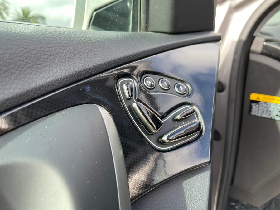 Used Hyundai Azera Sedan 2012 | Green Light Auto Wholesale. Daly City, California Used Hyundai Azera Sedan 2012 | Green Light Auto Wholesale. Daly City, California
