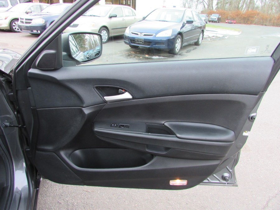 2009 Honda Accord Sdn 4dr I4 Auto LX, available for sale in East Windsor, Connecticut | United Auto Sales of E Windsor, Inc. East Windsor, Connecticut 2009 Honda Accord Sdn 4dr I4 Auto LX, available for sale in East Windsor, Connecticut | United Auto Sales of E Windsor, Inc. East Windsor, Connecticut