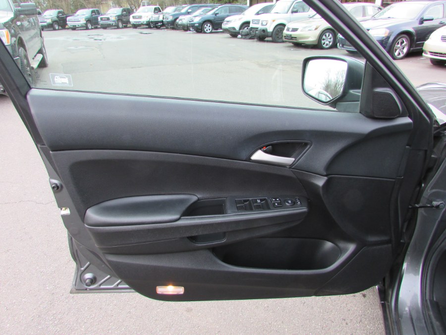 2009 Honda Accord Sdn 4dr I4 Auto LX, available for sale in East Windsor, Connecticut | United Auto Sales of E Windsor, Inc. East Windsor, Connecticut 2009 Honda Accord Sdn 4dr I4 Auto LX, available for sale in East Windsor, Connecticut | United Auto Sales of E Windsor, Inc. East Windsor, Connecticut