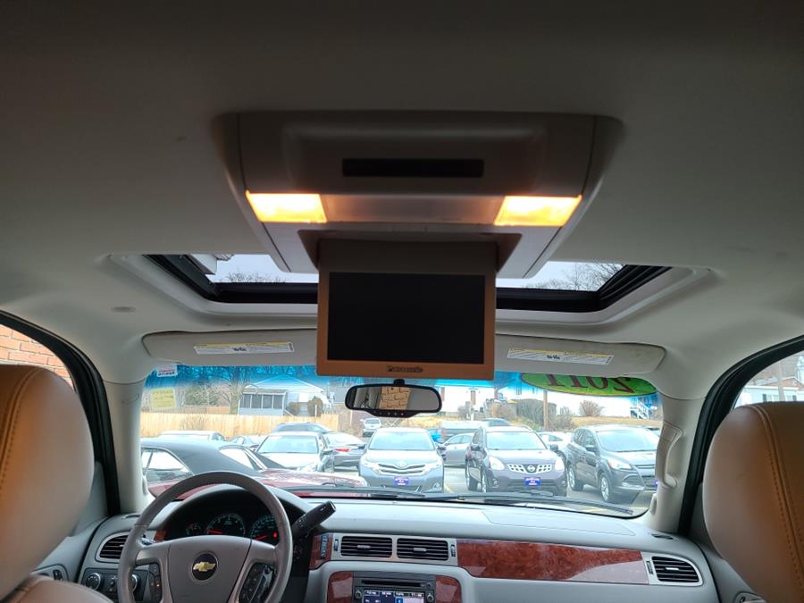 2011 Chevrolet Suburban 4WD 4dr 1500 3LT, available for sale in Waterbury, Connecticut | National Auto Brokers, Inc.. Waterbury, Connecticut 2011 Chevrolet Suburban 4WD 4dr 1500 3LT, available for sale in Waterbury, Connecticut | National Auto Brokers, Inc.. Waterbury, Connecticut