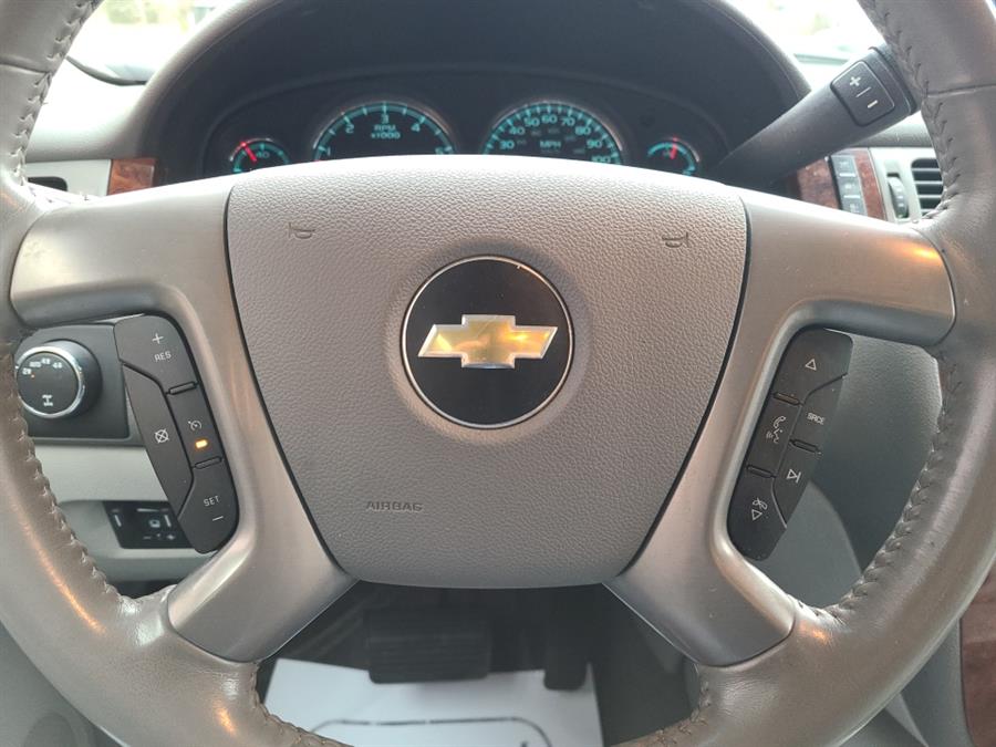 2011 Chevrolet Suburban 4WD 4dr 1500 3LT, available for sale in Waterbury, Connecticut | National Auto Brokers, Inc.. Waterbury, Connecticut 2011 Chevrolet Suburban 4WD 4dr 1500 3LT, available for sale in Waterbury, Connecticut | National Auto Brokers, Inc.. Waterbury, Connecticut