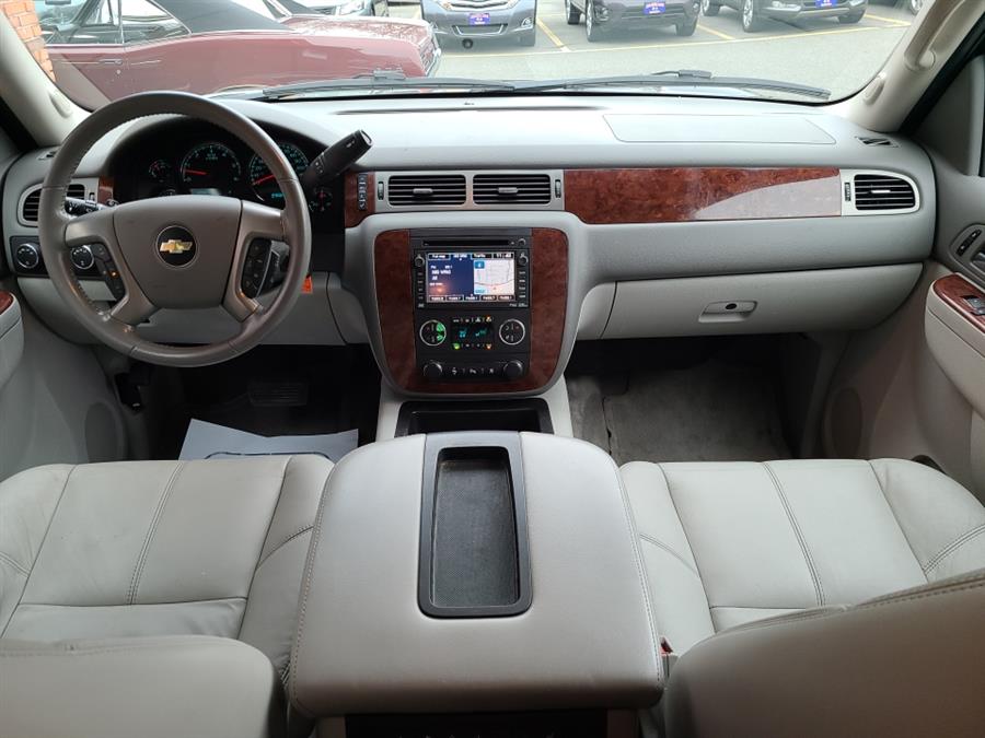 2011 Chevrolet Suburban 4WD 4dr 1500 3LT, available for sale in Waterbury, Connecticut | National Auto Brokers, Inc.. Waterbury, Connecticut 2011 Chevrolet Suburban 4WD 4dr 1500 3LT, available for sale in Waterbury, Connecticut | National Auto Brokers, Inc.. Waterbury, Connecticut