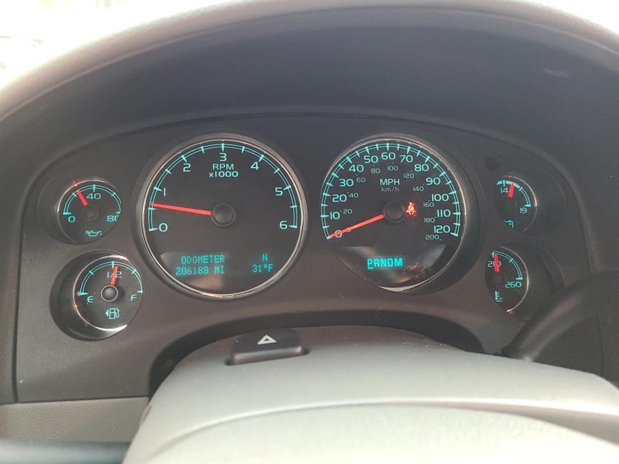 2011 Chevrolet Suburban 4WD 4dr 1500 3LT, available for sale in Waterbury, Connecticut | National Auto Brokers, Inc.. Waterbury, Connecticut 2011 Chevrolet Suburban 4WD 4dr 1500 3LT, available for sale in Waterbury, Connecticut | National Auto Brokers, Inc.. Waterbury, Connecticut