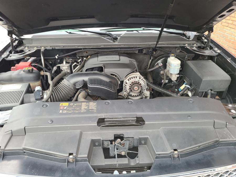 2011 Chevrolet Suburban 4WD 4dr 1500 3LT, available for sale in Waterbury, Connecticut | National Auto Brokers, Inc.. Waterbury, Connecticut 2011 Chevrolet Suburban 4WD 4dr 1500 3LT, available for sale in Waterbury, Connecticut | National Auto Brokers, Inc.. Waterbury, Connecticut