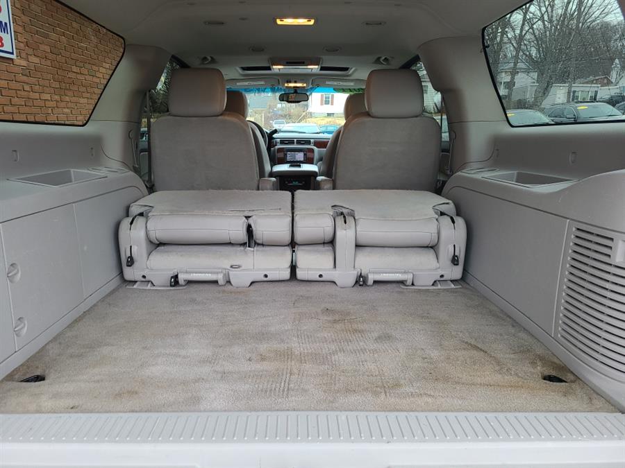 2011 Chevrolet Suburban 4WD 4dr 1500 3LT, available for sale in Waterbury, Connecticut | National Auto Brokers, Inc.. Waterbury, Connecticut 2011 Chevrolet Suburban 4WD 4dr 1500 3LT, available for sale in Waterbury, Connecticut | National Auto Brokers, Inc.. Waterbury, Connecticut