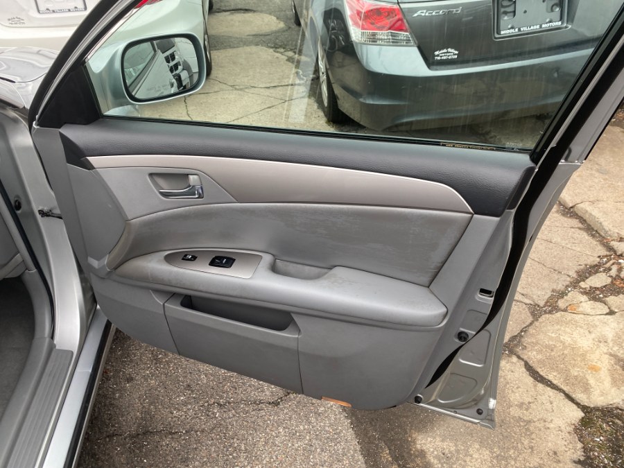 Used Toyota Avalon 4dr Sdn XL (Natl) 2005 | Middle Village Motors . Middle Village, New York Used Toyota Avalon 4dr Sdn XL (Natl) 2005 | Middle Village Motors . Middle Village, New York