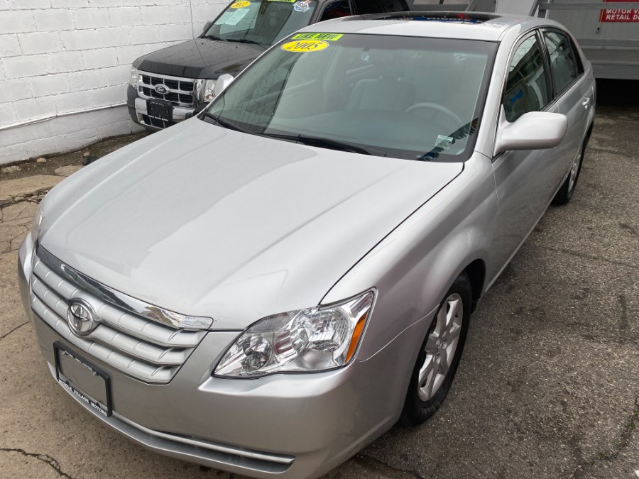 Used Toyota Avalon 4dr Sdn XL (Natl) 2005 | Middle Village Motors . Middle Village, New York