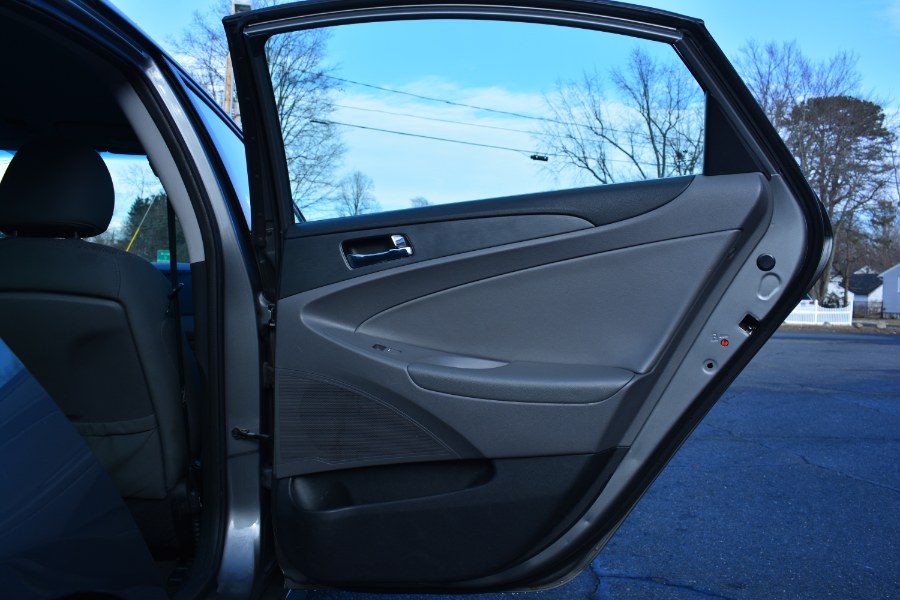 Used Hyundai Sonata 4dr Sdn 2.4L Auto GLS 2014 | Longmeadow Motor Cars. ENFIELD, Connecticut