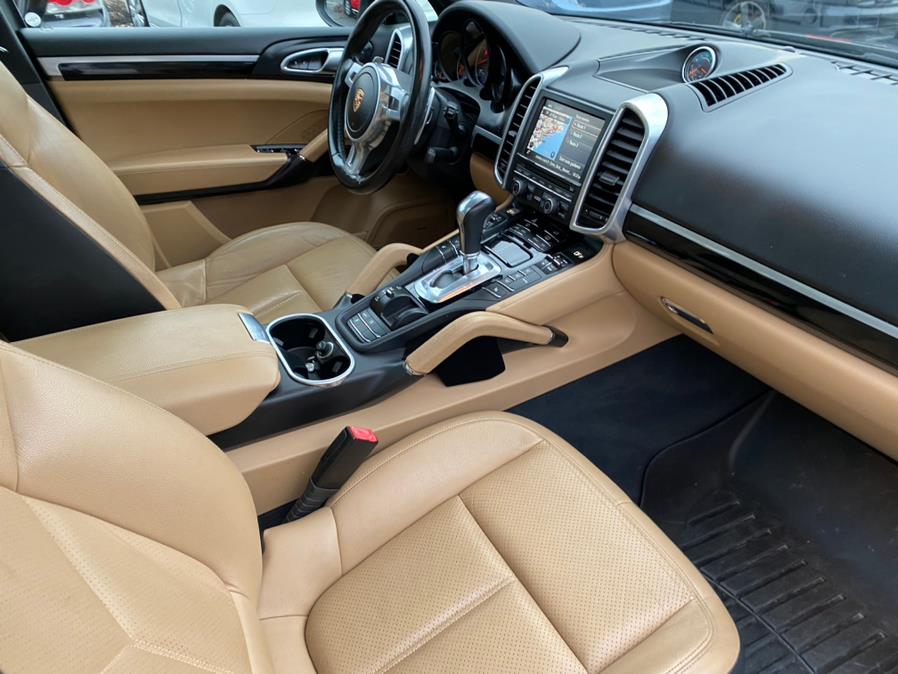 Used Porsche Cayenne AWD 4dr Platinum Edition 2014 | Lava Motors 2 Inc. Canton, Connecticut Used Porsche Cayenne AWD 4dr Platinum Edition 2014 | Lava Motors 2 Inc. Canton, Connecticut