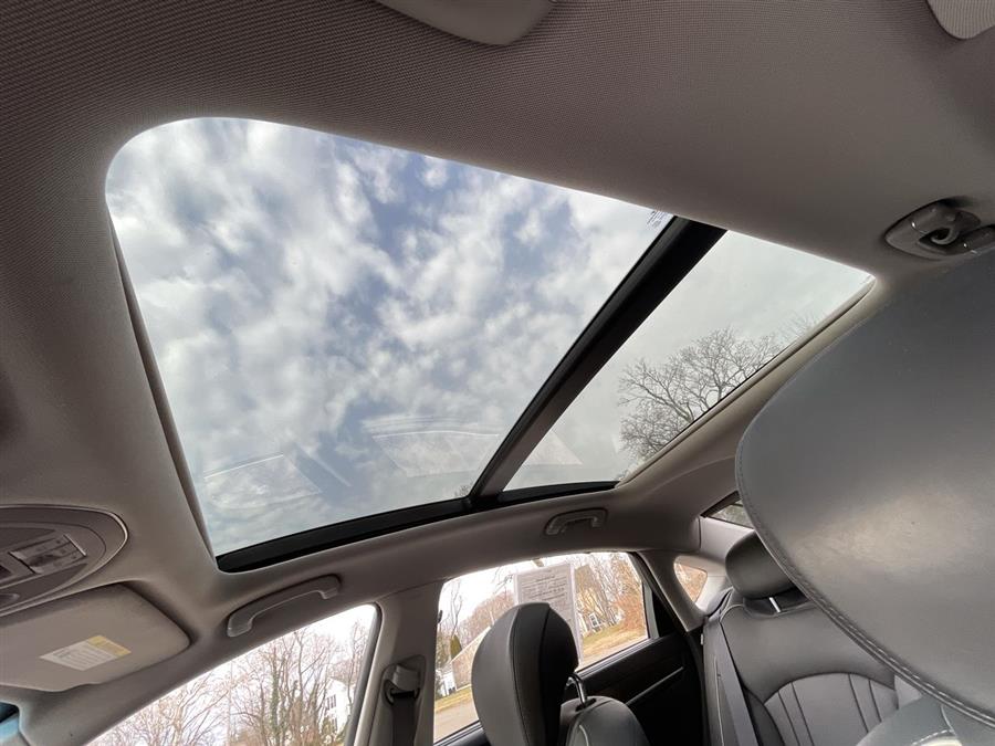 2015 Hyundai Genesis 4dr Sdn V6 3.8L AWD, available for sale in Stratford, Connecticut | Wiz Leasing Inc. Stratford, Connecticut 2015 Hyundai Genesis 4dr Sdn V6 3.8L AWD, available for sale in Stratford, Connecticut | Wiz Leasing Inc. Stratford, Connecticut