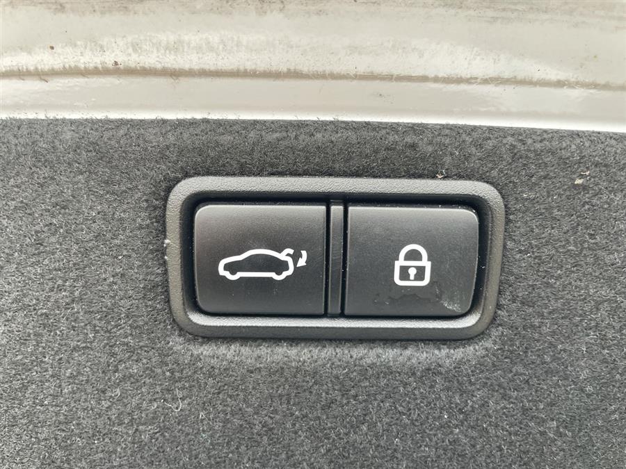2015 Hyundai Genesis 4dr Sdn V6 3.8L AWD, available for sale in Stratford, Connecticut | Wiz Leasing Inc. Stratford, Connecticut 2015 Hyundai Genesis 4dr Sdn V6 3.8L AWD, available for sale in Stratford, Connecticut | Wiz Leasing Inc. Stratford, Connecticut