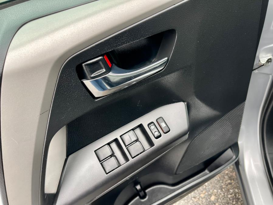 2017 Toyota RAV4 XLE AWD (Natl), available for sale in South Windsor, Connecticut | Mike And Tony Auto Sales, Inc. South Windsor, Connecticut 2017 Toyota RAV4 XLE AWD (Natl), available for sale in South Windsor, Connecticut | Mike And Tony Auto Sales, Inc. South Windsor, Connecticut
