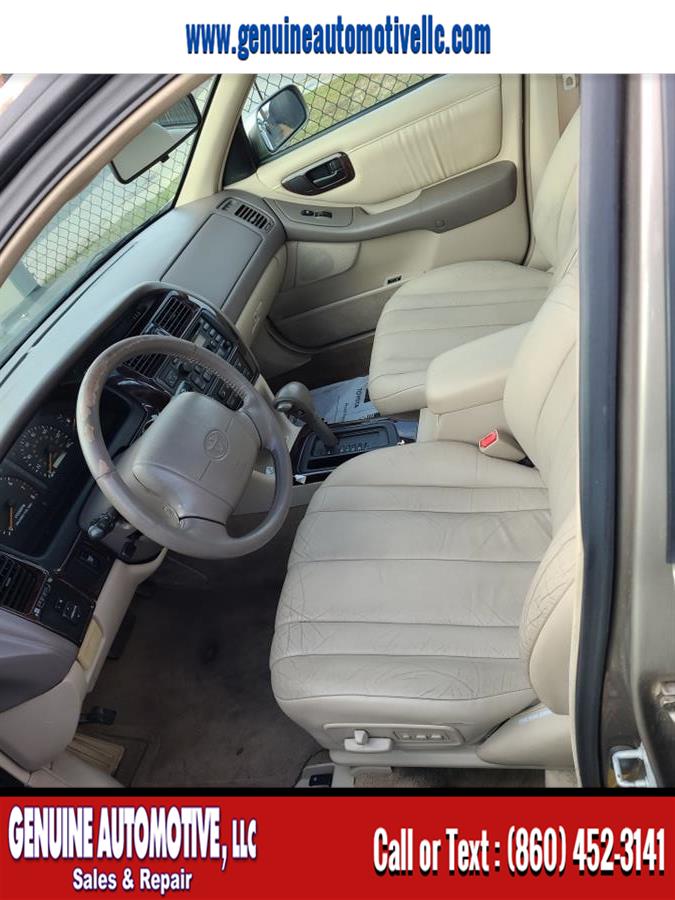 Used Toyota Avalon 4dr Sdn XLS w/Bench Seat 1998 | Genuine Automotive LLC. East Hartford, Connecticut Used Toyota Avalon 4dr Sdn XLS w/Bench Seat 1998 | Genuine Automotive LLC. East Hartford, Connecticut