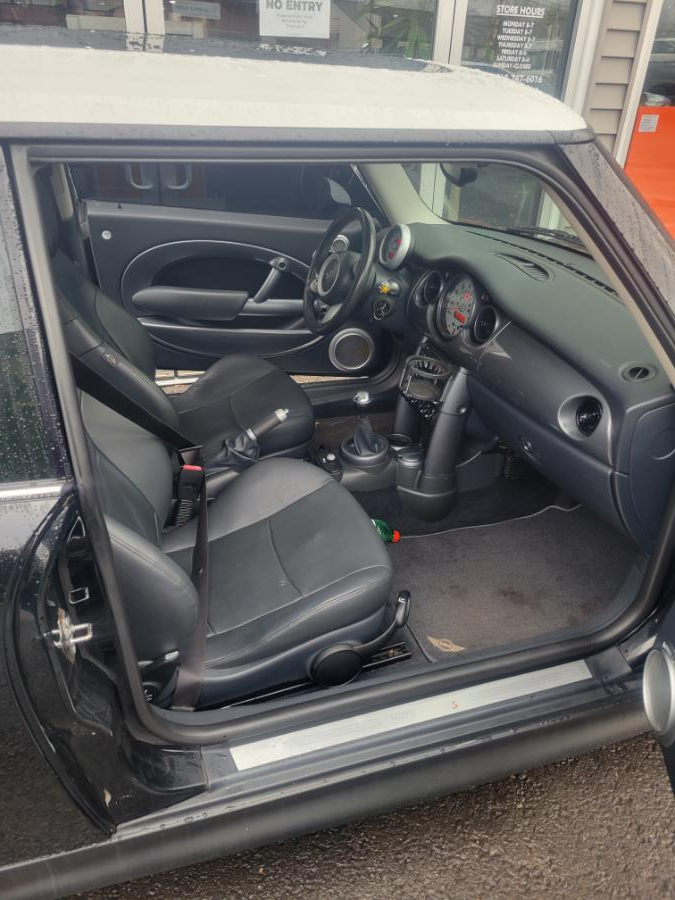 Used MINI Cooper Hardtop 2dr Cpe S 2005 | Chris's Auto Clinic. Plainville, Connecticut Used MINI Cooper Hardtop 2dr Cpe S 2005 | Chris's Auto Clinic. Plainville, Connecticut