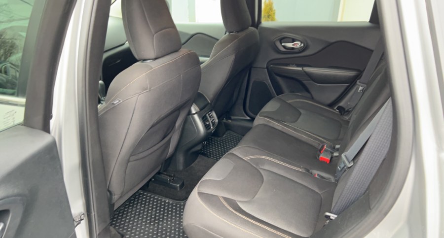 2015 Jeep Cherokee 4WD Latitude, available for sale in Waterbury, Connecticut | West End Automotive Center. Waterbury, Connecticut 2015 Jeep Cherokee 4WD Latitude, available for sale in Waterbury, Connecticut | West End Automotive Center. Waterbury, Connecticut