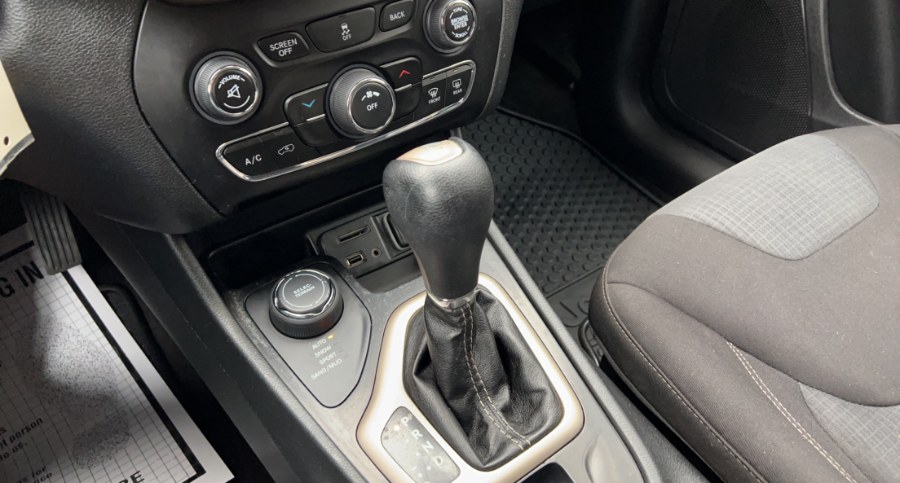 2015 Jeep Cherokee 4WD Latitude, available for sale in Waterbury, Connecticut | West End Automotive Center. Waterbury, Connecticut 2015 Jeep Cherokee 4WD Latitude, available for sale in Waterbury, Connecticut | West End Automotive Center. Waterbury, Connecticut
