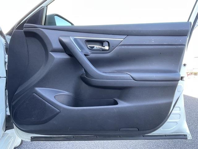 Used Nissan Altima 2.5 SR 2017 | Blasius Federal Road. Brookfield, Connecticut Used Nissan Altima 2.5 SR 2017 | Blasius Federal Road. Brookfield, Connecticut