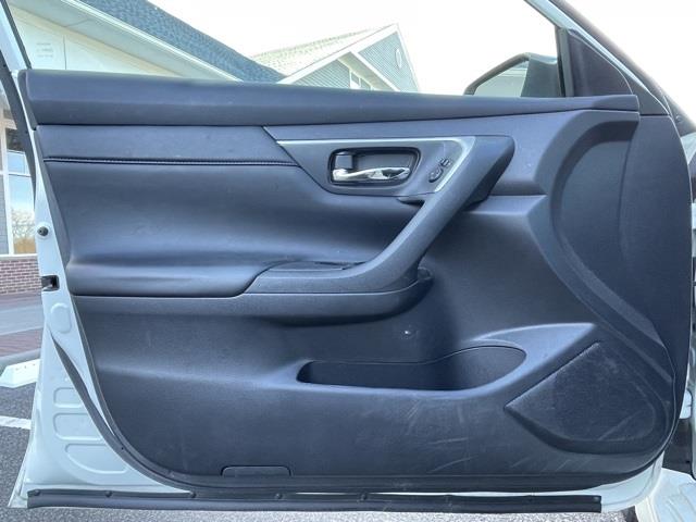 Used Nissan Altima 2.5 SR 2017 | Blasius Federal Road. Brookfield, Connecticut Used Nissan Altima 2.5 SR 2017 | Blasius Federal Road. Brookfield, Connecticut