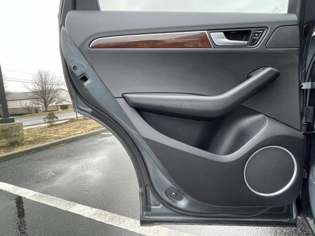 Used Audi Q5 3.2 Premium Plus 2012 | Blasius Federal Road. Brookfield, Connecticut Used Audi Q5 3.2 Premium Plus 2012 | Blasius Federal Road. Brookfield, Connecticut