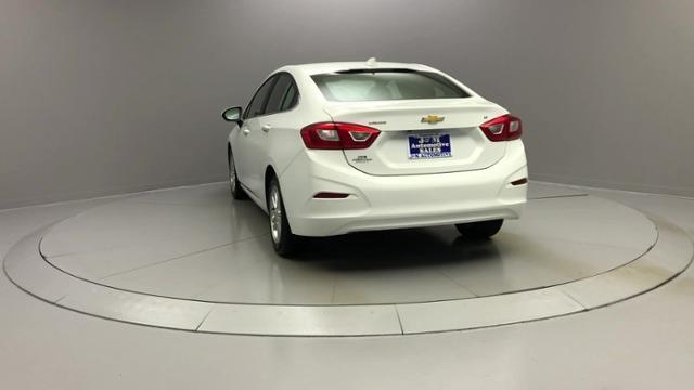 Used Chevrolet Cruze 4dr Sdn 1.4L LT w/1SD 2017 | J&M Automotive Sls&Svc LLC. Naugatuck, Connecticut Used Chevrolet Cruze 4dr Sdn 1.4L LT w/1SD 2017 | J&M Automotive Sls&Svc LLC. Naugatuck, Connecticut