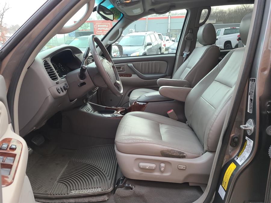 2006 Toyota Sequoia 4dr Limited 4WD, available for sale in Waterbury, Connecticut | National Auto Brokers, Inc.. Waterbury, Connecticut 2006 Toyota Sequoia 4dr Limited 4WD, available for sale in Waterbury, Connecticut | National Auto Brokers, Inc.. Waterbury, Connecticut