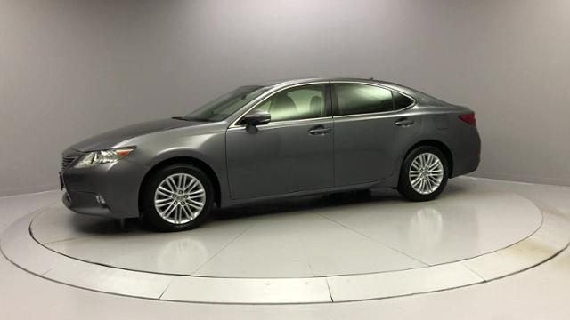 2013 Lexus Es 350 4dr Sdn, available for sale in Naugatuck, Connecticut | J&M Automotive Sls&Svc LLC. Naugatuck, Connecticut 2013 Lexus Es 350 4dr Sdn, available for sale in Naugatuck, Connecticut | J&M Automotive Sls&Svc LLC. Naugatuck, Connecticut