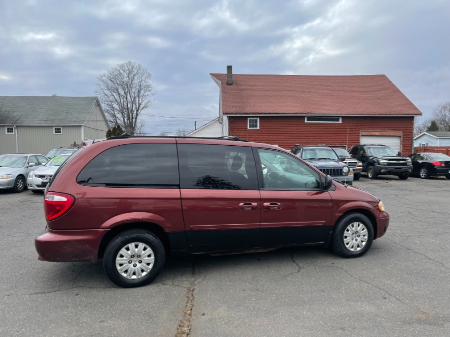 Used Chrysler Town & Country LWB 4dr Wgn LX 2007 | CT Car Co LLC. East Windsor, Connecticut