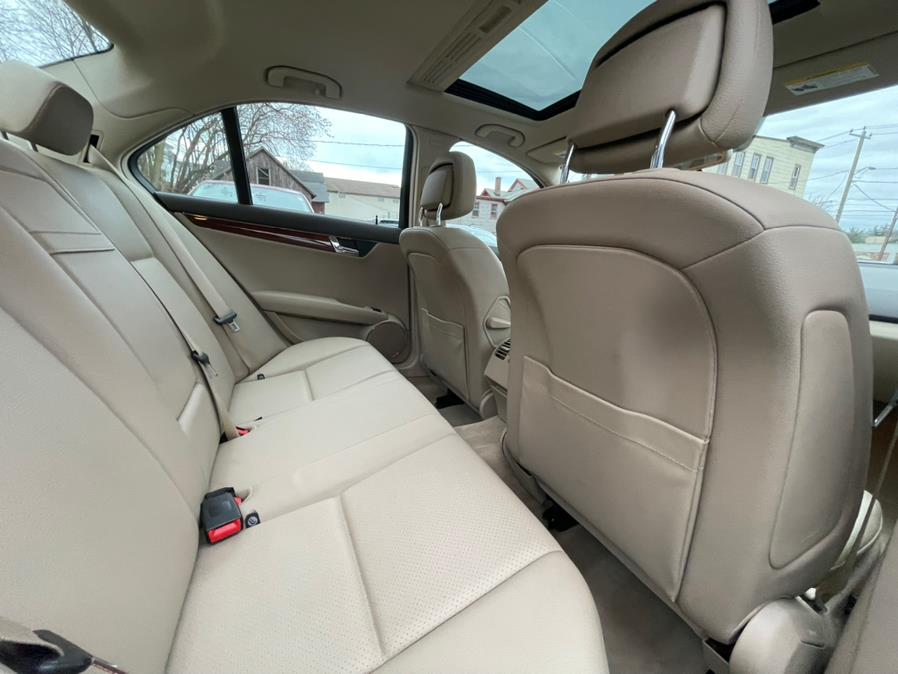 Used Mercedes-Benz C-Class 4dr Sdn C300 Luxury 4MATIC 2011 | Auto Match LLC. Waterbury, Connecticut Used Mercedes-Benz C-Class 4dr Sdn C300 Luxury 4MATIC 2011 | Auto Match LLC. Waterbury, Connecticut