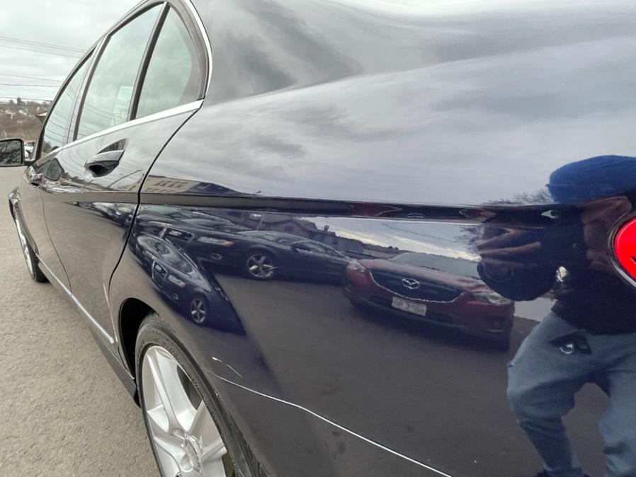 Used Mercedes-Benz C-Class 4dr Sdn C300 Luxury 4MATIC 2011 | Auto Match LLC. Waterbury, Connecticut Used Mercedes-Benz C-Class 4dr Sdn C300 Luxury 4MATIC 2011 | Auto Match LLC. Waterbury, Connecticut