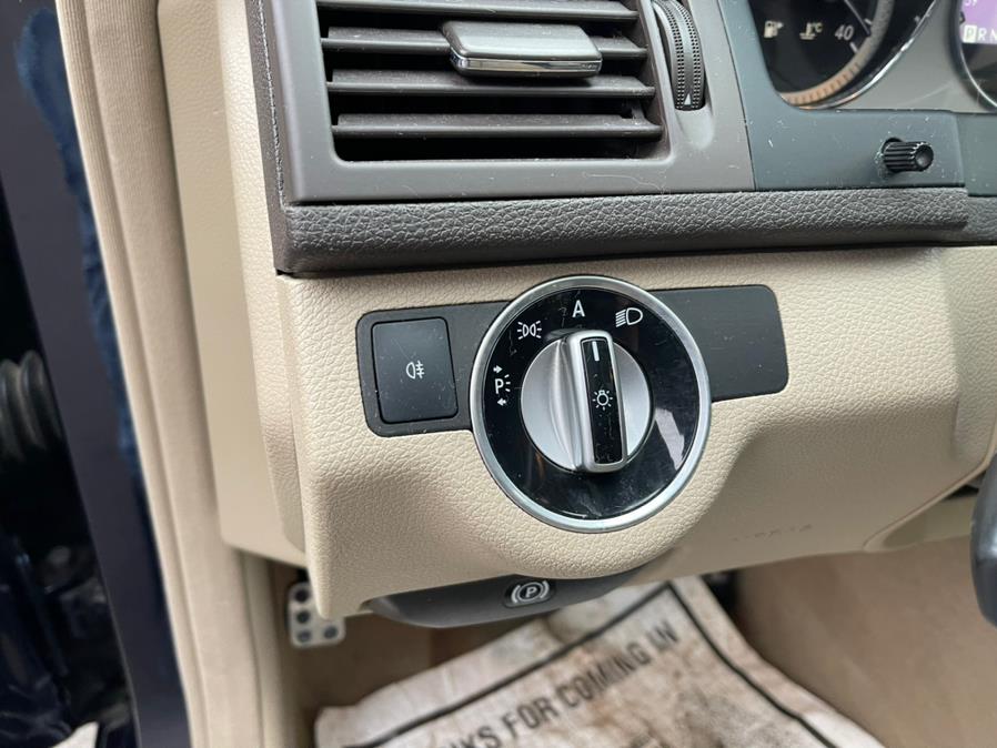 Used Mercedes-Benz C-Class 4dr Sdn C300 Luxury 4MATIC 2011 | Auto Match LLC. Waterbury, Connecticut Used Mercedes-Benz C-Class 4dr Sdn C300 Luxury 4MATIC 2011 | Auto Match LLC. Waterbury, Connecticut
