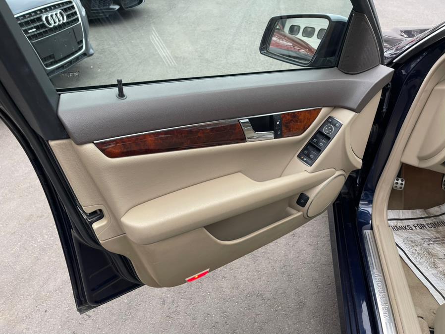 Used Mercedes-Benz C-Class 4dr Sdn C300 Luxury 4MATIC 2011 | Auto Match LLC. Waterbury, Connecticut Used Mercedes-Benz C-Class 4dr Sdn C300 Luxury 4MATIC 2011 | Auto Match LLC. Waterbury, Connecticut