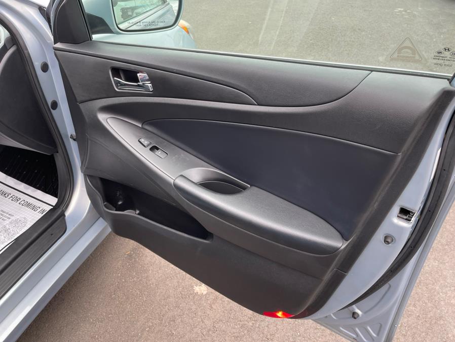 Used Hyundai Sonata 4dr Sdn 2.4L Auto Ltd PZEV *Ltd Avail* 2011 | Auto Match LLC. Waterbury, Connecticut Used Hyundai Sonata 4dr Sdn 2.4L Auto Ltd PZEV *Ltd Avail* 2011 | Auto Match LLC. Waterbury, Connecticut